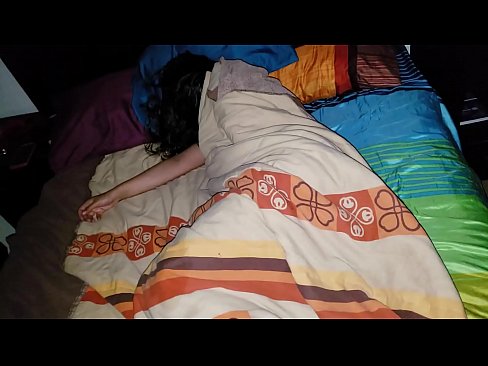 ❤️ El fillastre renya la seva jove madrastra mentre dorm. ️ Sexe al ca.sexonfire.ru